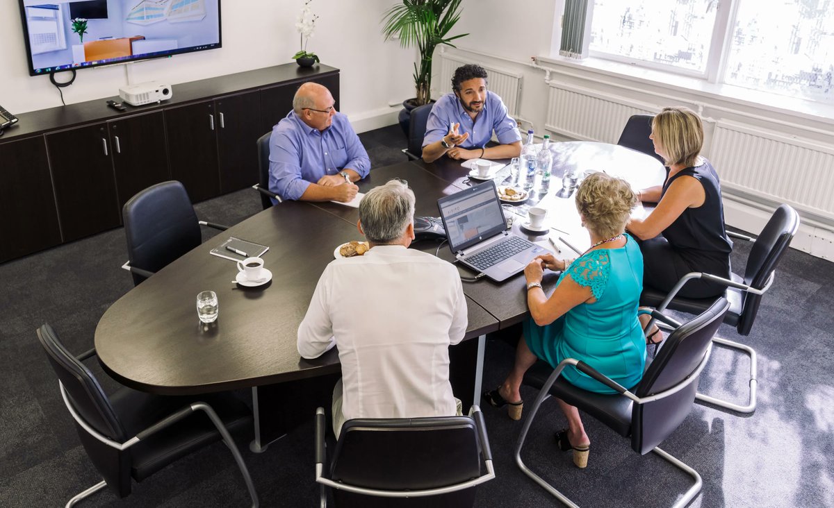 Needing to hire a conference space? Airivo's meeting rooms are available to book by the hour, half day or full day. With a range of facilities, our meeting rooms fulfil all your business needs. Find out more: buff.ly/3Gd1KRu  

#MeetingRooms #OfficeSpace #ServicedOffices