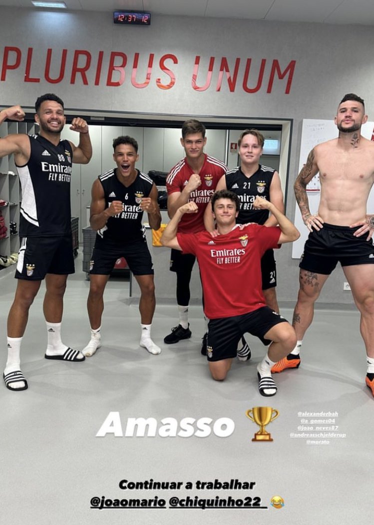 A equipa vencedora do treino desta manhã do SL Benfica. 💪🔴⚪️