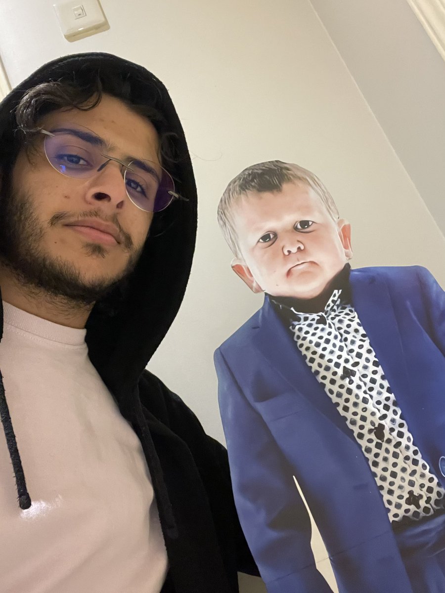 صورتي انا وحزبي
ملاحظة: انا اللي عاليسار