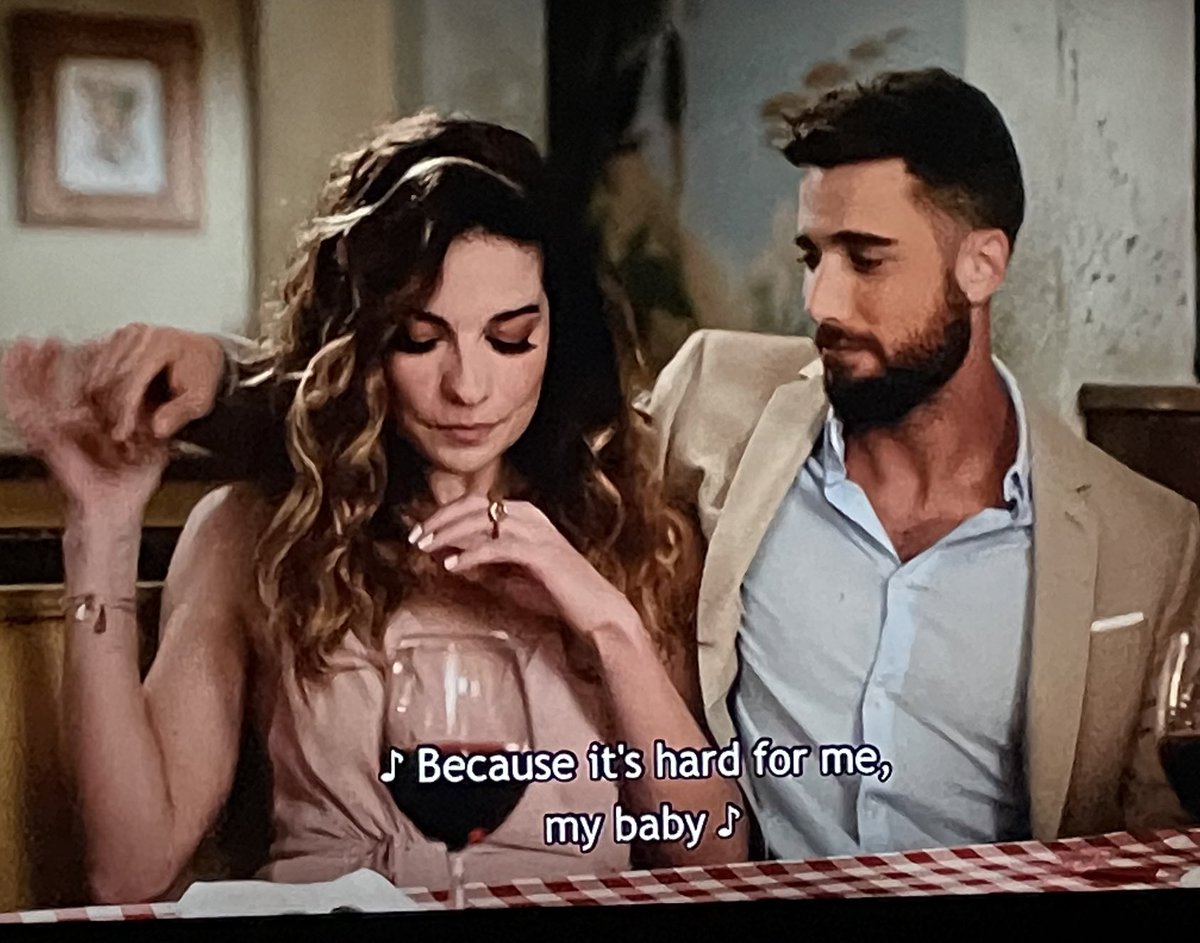 CreativeSpoonie's tweet photo. This scene will never not make me sob! #SchittsCreek #AlexisRose https://t.co/rlqQsmUm2B