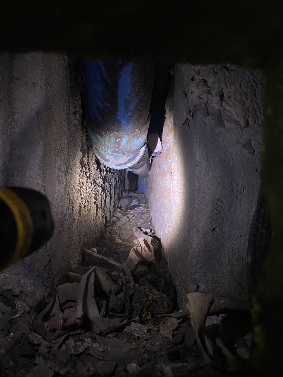 AchiiJ17's tweet image. 😭😭😭 ช่วยโชคด้วย ทำไงดี ตกลงไปซอกตึกจากชั้น 3