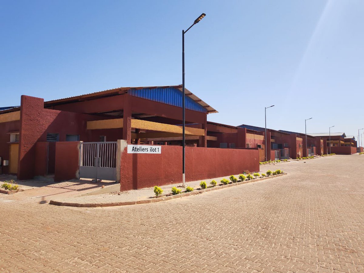 Daouda90573741's tweet photo. Ce mardi 2 mai 2023 à 16h, Son Excellence le Président @Macky_Sall inaugurera la Zone d'Aménagement des Mécaniciens et Professionnels de l'Automobile (ZAMPA). Cet événement marquant aura lieu en présence d'El Hadji Malick Gaye, Directeur Général de l'Agetip. 
#EMG 
#AGETIP https://t.co/Wx40eTCTZy