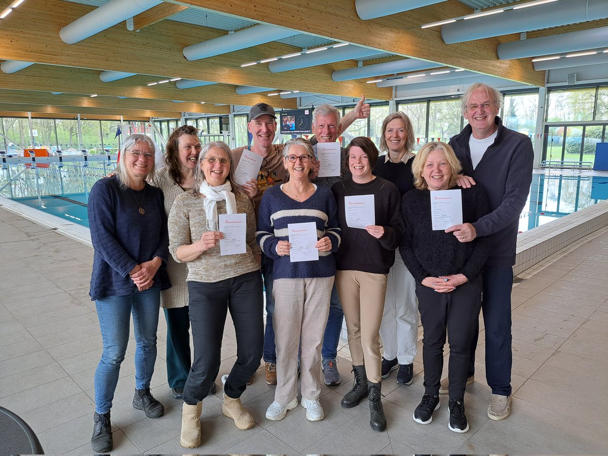 LIFEGUARDS uit het <a href="/tuindorpbad/">Tuindorpbad</a> zijn allemaal geslaagd voor zwemmend redden. Laat de zomer maar komen. Sozon.nl