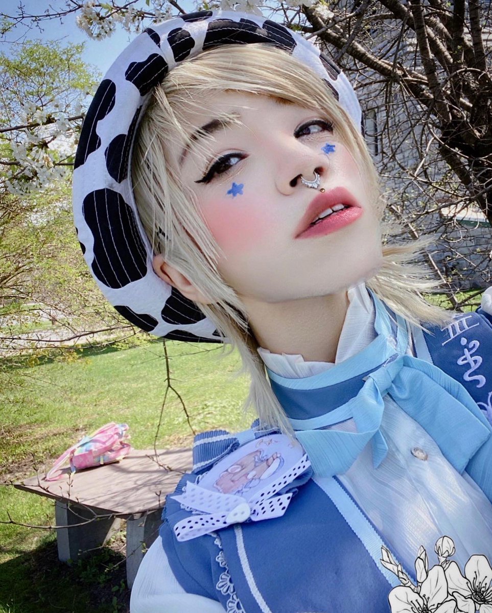 DecklynnM00's tweet photo. It’s a boy photo shoot 💙🧁🎂 #oujifashion #oujimodel #oujiaesyhetic #devilsinspired #goth #emo #blpnde #drcklynnmoo #decklynncastle #fashion #arsthetic #prince #mooking #blue #poc #model #alternative #punk #rldoll #doll #magic #princeboy #artist #anime #femboy https://t.co/gYAxnOvSFJ