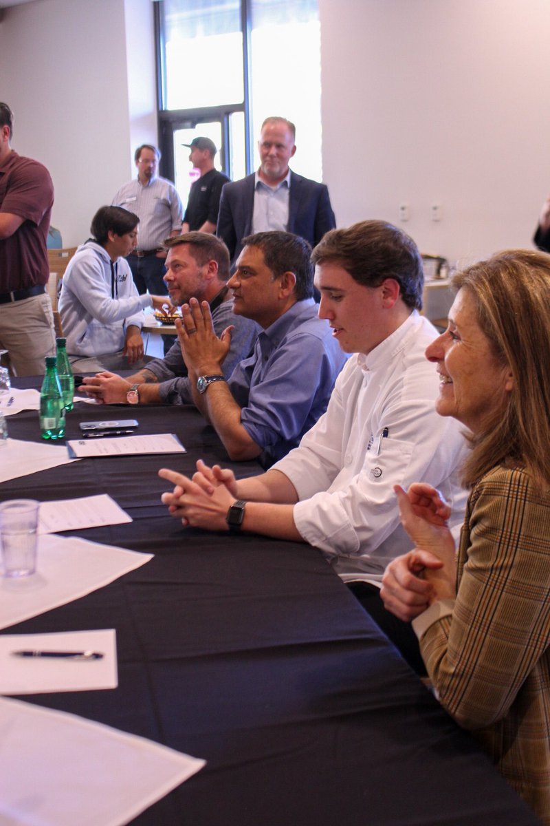 This past week Dominic Fiorenza was crowned the AXED Champion! The contestants battled each other making fantastic dishes for the judges. Huge shoutout to everyone who participated and judged a long the way. 🧑🏽‍🍳🔪🔥 #axed #naucampusdining #risinghy #judges #studentchefs