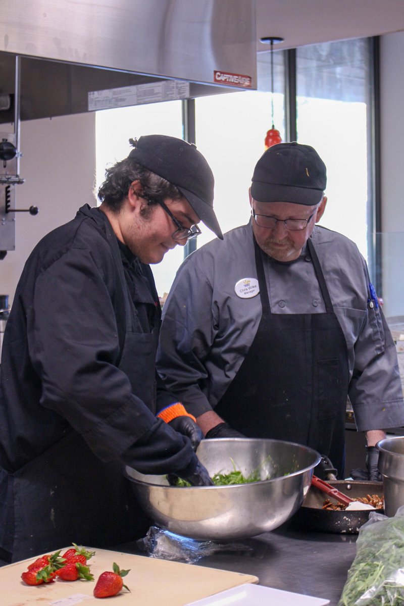 NAUcampusdining's tweet image. This past week Dominic Fiorenza was crowned the AXED Champion! The contestants battled each other making fantastic dishes for the judges. Huge shoutout to everyone who participated and judged a long the way. 🧑🏽‍🍳🔪🔥 #axed #naucampusdining #risinghy #judges #studentchefs