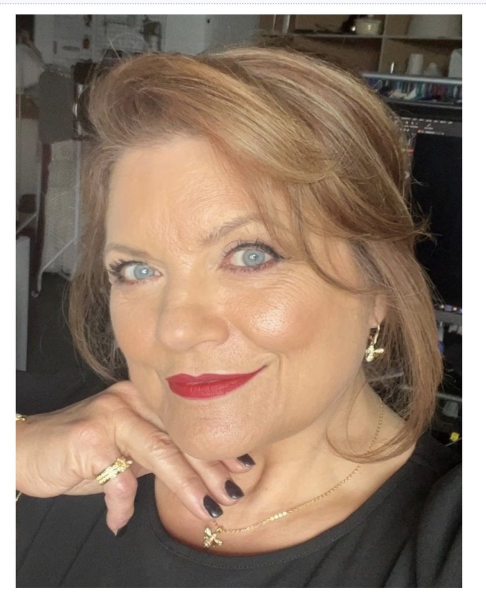 debbieflint's tweet photo. Tonight’s the night! Join me at 6 pm on @QVCUK, Tues 2nd; 3 hours of gorgeous #Diamonique Jewellery incl the latest ‘Debbie Flint bee designs.’ They’re back, but maybe not for long! Not going online till later, to give everyone a chance :-). Bee = #overcomingTheImpossible x https://t.co/Idc6P2YQ8h