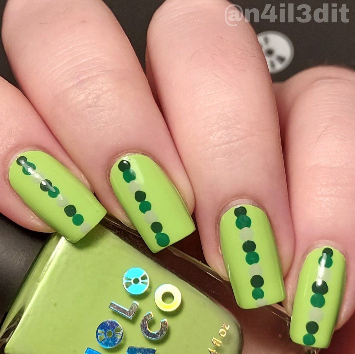 n4il3dit's tweet photo. Holo #amethystkittens and here is a green line dotticure! ๐๐
๐๐
Products from
@holotaco @nailogical
๐๐
#holotaco #holotacocombo #dotticure #greendotticure #greendots #dots #greencreme #greennails #nailsoftheday #nails #nailsof2023 #nailsofig https://t.co/XsVQbAYARj