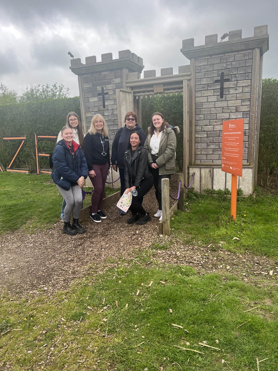 Great way to end ‘Engaging All Learners’ module spending morning at Aldingbourne Centre. (Yes we did the maze!) BA Education students consider how people are supported to employment @ChiuniEdu @Aldingbourne_T