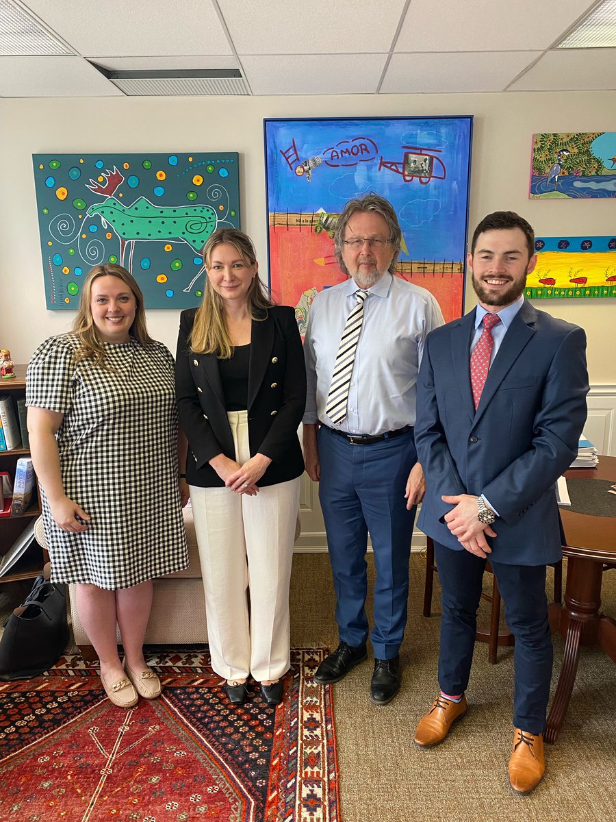 SandiBadcock's tweet photo. It was a pleasure this morning to meet with @StanKutcher at Senate to discuss the Blue Economy as part of @FisheriesCA Future Leaders Program https://t.co/jKiVOCmu7K