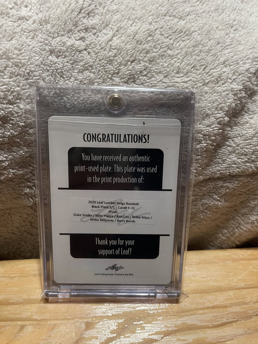 Piazzaboy31's tweet photo. Day 34 of 100+ days of 1/1s of Mike Piazza. 2020 Leaf Lumber King’s Black plate @Leaf_Cards . Just missing the Magenta plate @CardPurchaser #MikePiazza #1of1 #piazzaboy31 #100days #barrybonds #roncey #williemays #williemccovey #dukesnider #alwaysbuying1of1 https://t.co/sFJHn9zgsn