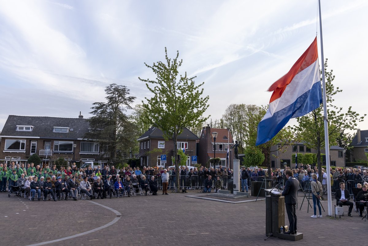 Op 4 mei herdenken we in Zwijndrecht en Heerjansdam alle Nederlandse slachtoffers sinds de Tweede wereldoorlog. U bent van harte uitgenodigd om samen met het gemeentebestuur de gevallenen te herdenken en stil te staan bij het begrip 'vrijheid'.
bit.ly/3ASTNh3