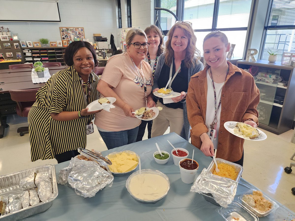AmandaRachford's tweet photo. Baked Potato Bar..... yes please! Thank You Student Council for our delicious lunch today for Teacher Appreciation Week. @Desbears @M_Wills2329 @7kellycampbell https://t.co/mgJMrV6vf9
