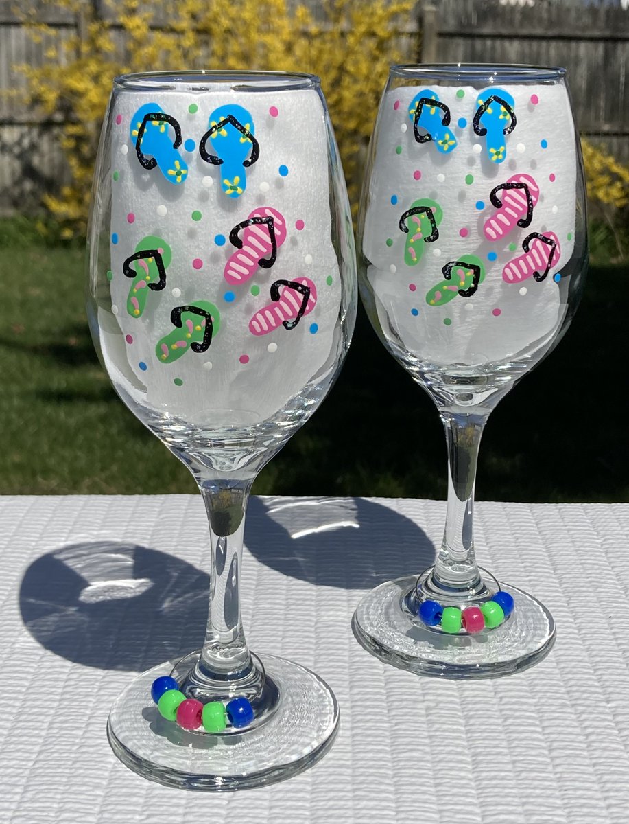 Fun Summer glasses etsy.com/listing/145608… #summer #summerglasses #Wineglasses #SMILEtt23 #mothersdaygift #birthdaygift #paintedflipflops #flipflops