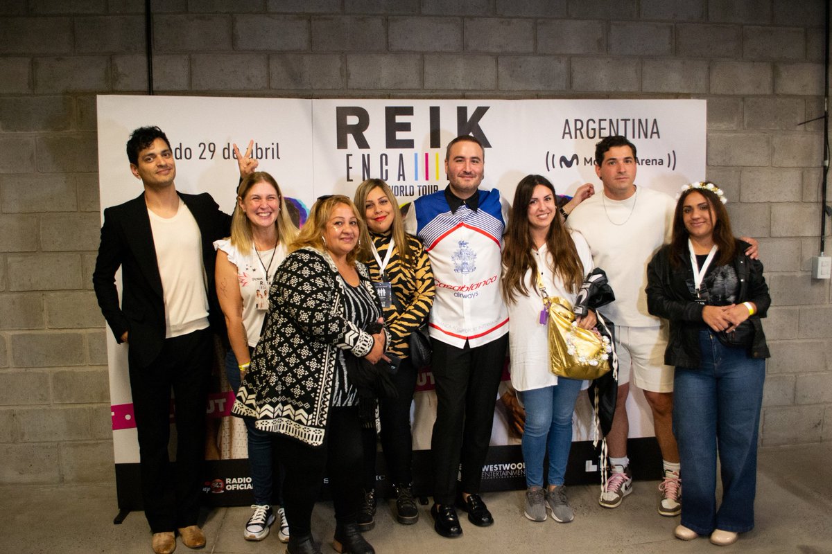 Reikzone_Arg's tweet photo. — @ReikMx : ¡Qué hermoso fue volver a vernos! Nos hacen los más felices con gestos tan nobles como un saludo, un abrazo o una sonrisa. Los amamos para siempre ! Vuelvan muy pronto, que acá vamos a estar. Firmes como desde hace 18 años 🇦🇷🫂

#Reik https://t.co/FxtHoCtCOi
