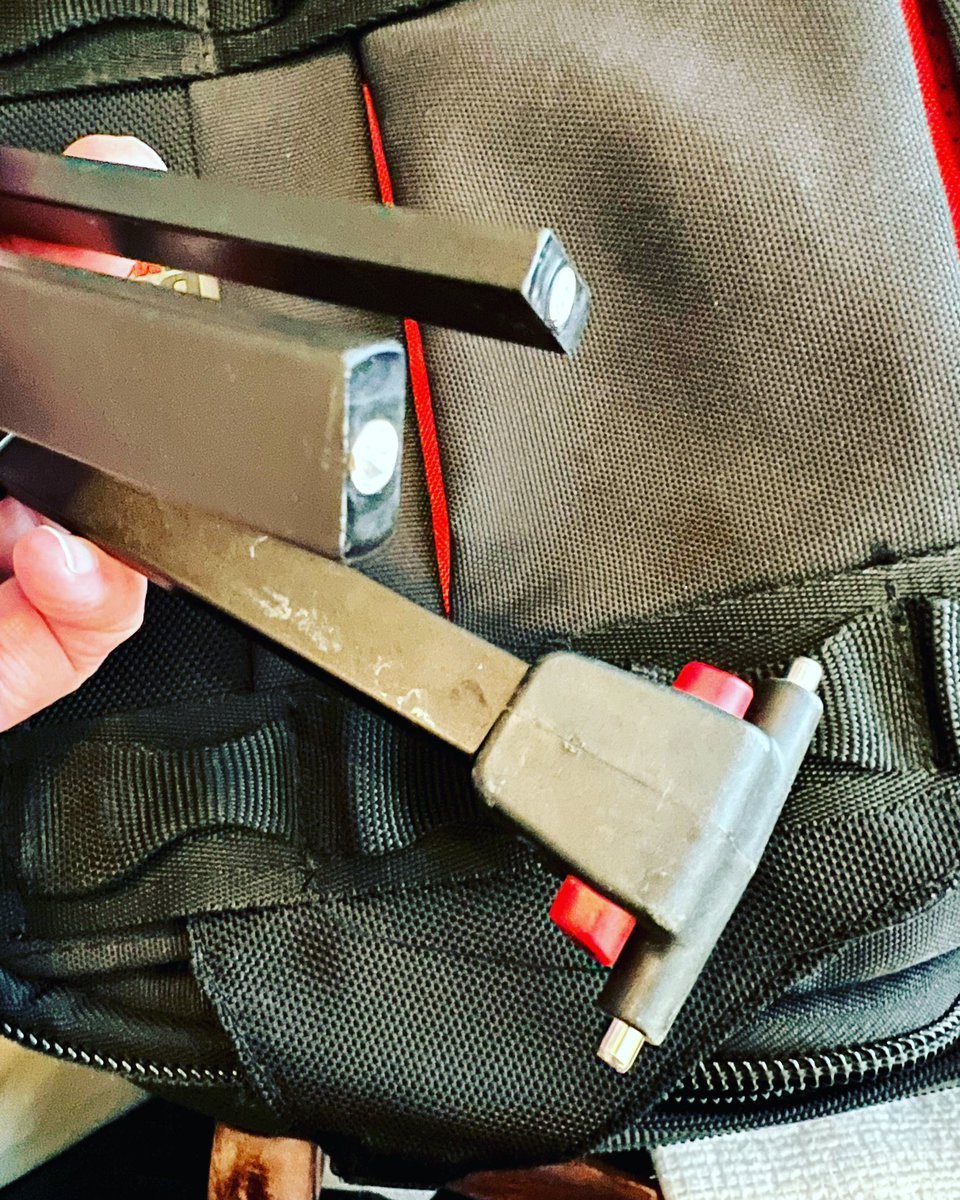 IanHunterMedia's tweet photo. Looks like, I’m going to have to give up on Mid-Level tripod spreaders. The same thing that plagued the speedloks, has just happened to the #flowtech75 @Sachtler https://t.co/MCLvuDV2dy