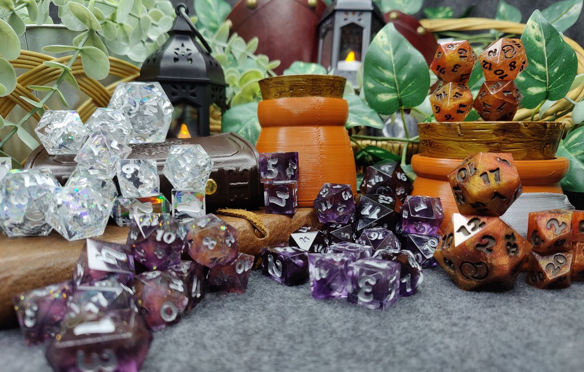 You can feel the seasons changing here at the shop and Bernie has been infusing away the hours!

We love you guys, thanks for stopping to peek at this week's shop drop! Link in our bio 😲

#handmade #dice #ttrpg #dnd #dungeonsanddragons