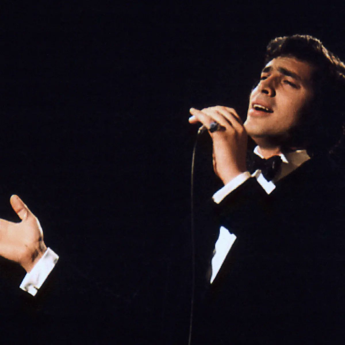 Happy birthday to Engelbert Humperdinck, who turns 87 today! 