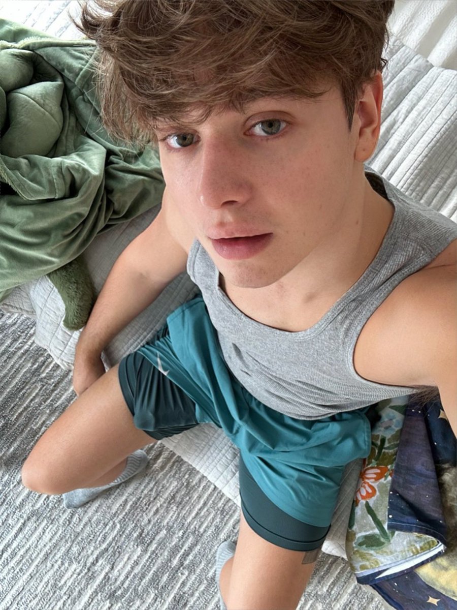 Mary Lovett on Twitter: "Since the gym is closed, come workout this