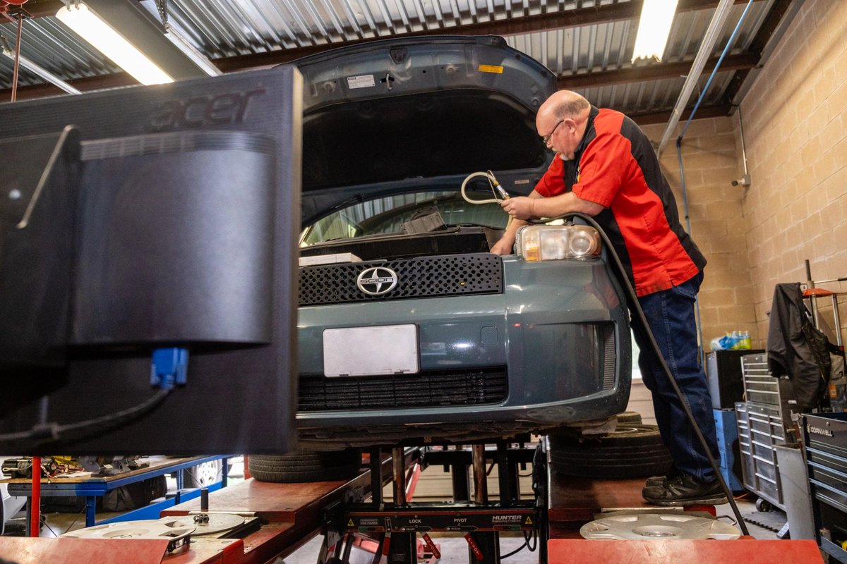 FastLaneAutoCC's tweet image. We treat your car like it&apos;s one in a million -- not one of a million. #FastLaneAutoService #FastLane #AutoService #AutoRepair #OilChange #mechanics