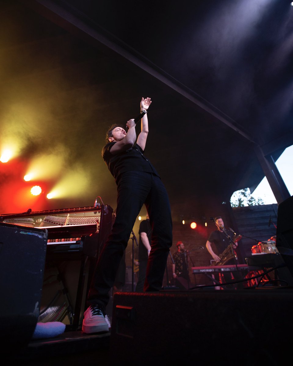jamiecullum's tweet photo. A week of brilliant shows on America’s east coast - we didn’t stop moving the whole time, on or off stage! Here’s some from our night in Austin, Texas.

📷Trusty https://t.co/bYzOrK9Fve