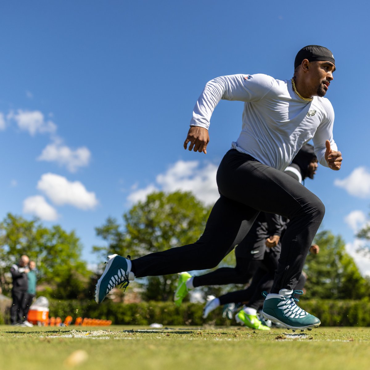 Eagles's tweet photo. Another day of hustlin'

#FlyEaglesFly https://t.co/pQBjSxHuVU