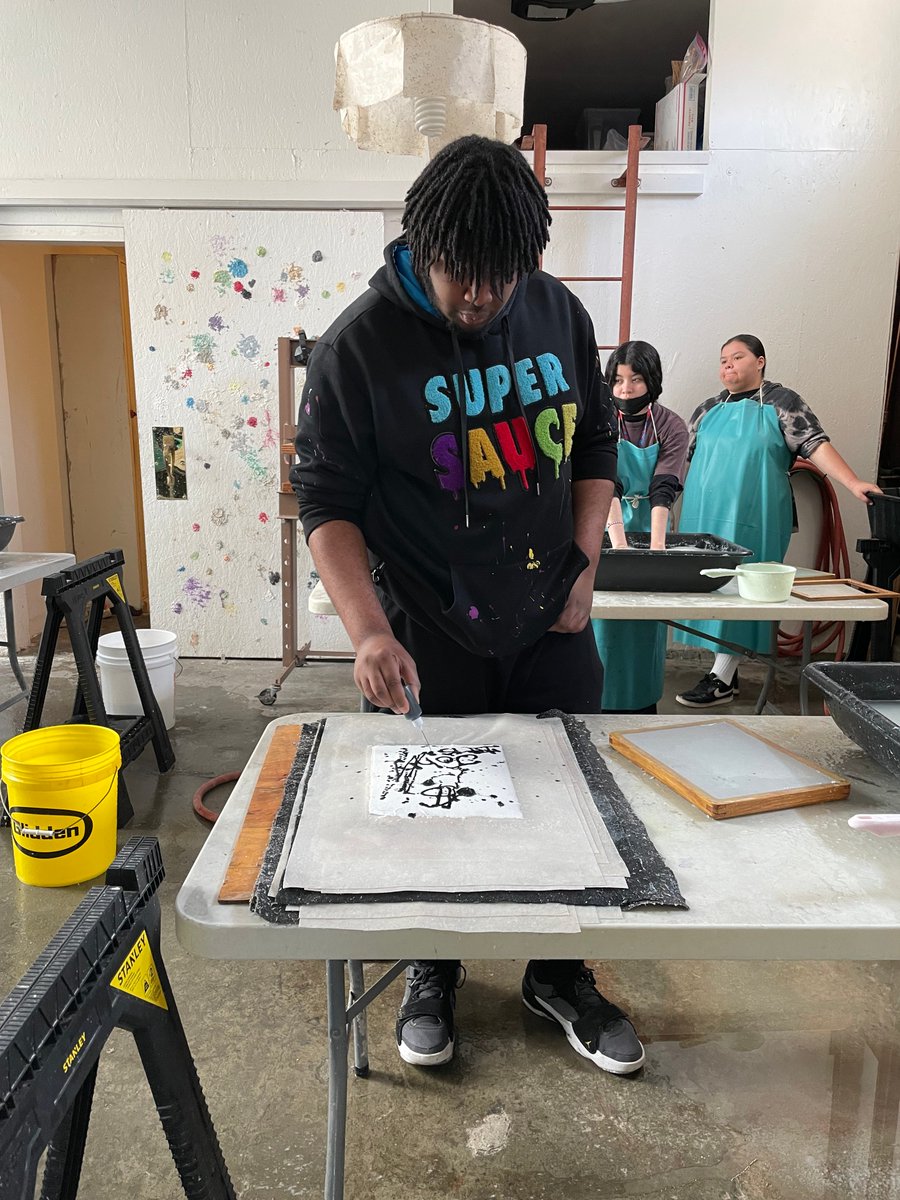 sfmade's tweet image. Last week, we at #SFMade had the pleasure of bringing in 2 classes from the MADE program from Downtown High to @ShotwellPaper for incredible paper making workshops with founder Pam!

A few students said they would love to pursue this in a summer internship or as a career! #sf
