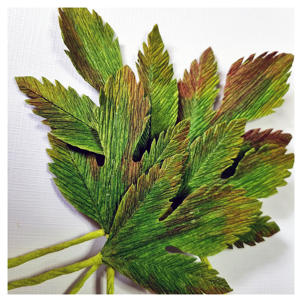 Another clue... here are the finished leaves.
Not a hydrangea though...
#CrepePaperFlowers #HandmadeFlowers #PaperArt #BotanicalArt #WheathampsteadBusinesses #HertsVisualArts instagr.am/p/Crv5RC7oCMS/