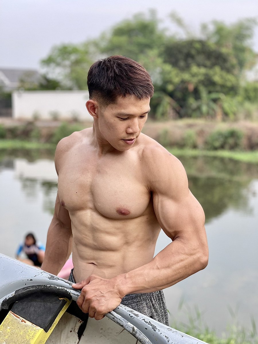 kasubapmme's tweet photo. Hot daddy @MRPai16 look at his abs,those sexy arms ,face sexybody https://t.co/jL2HU4hght