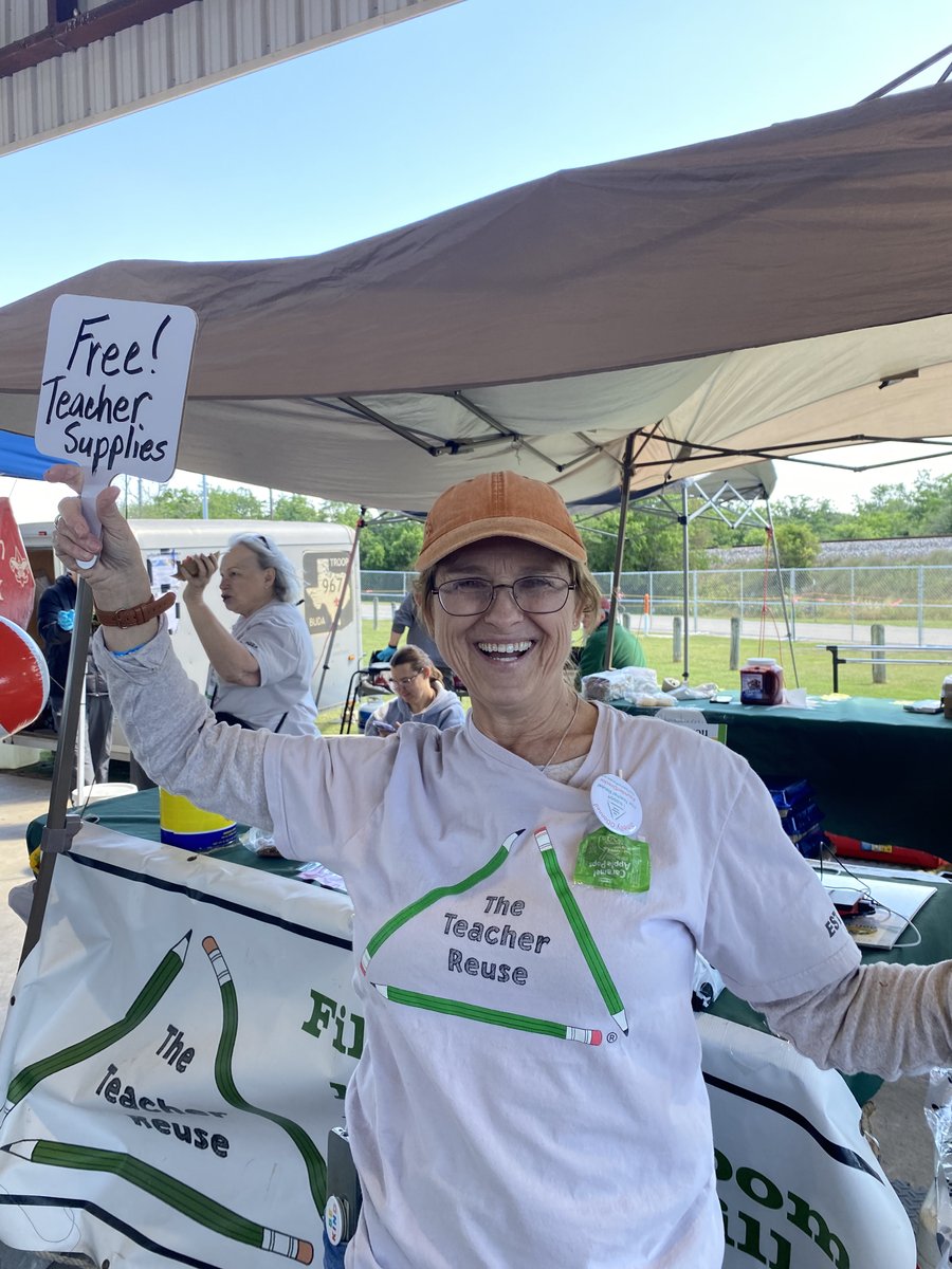 ELMO_USA's tweet photo. We were off to the races this weekend giving away ELMO document cameras to The Teacher Reuse in Buda, TX at the annual Buda Wiener Dog Races. Congratulations to the lucky and deserving winners, that's teachers and furry friends!   #ELMOExperience #theteacherreuse https://t.co/SCai1rDpO4