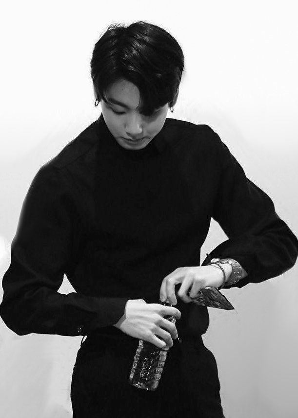 JKWAIST97's tweet photo. Sir ! https://t.co/Ndpp8yNkru