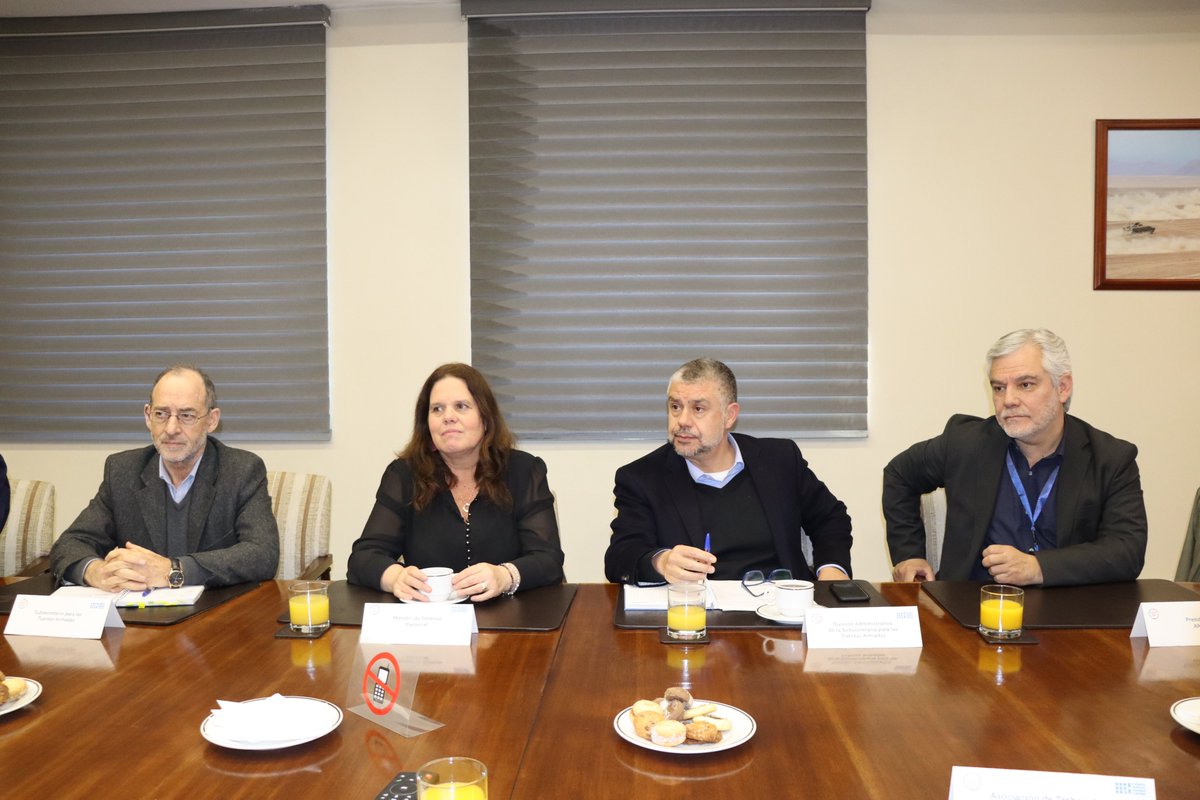 anefchile's tweet photo. #Ahora | Las tres asociaciones de la Dirección General de Aeronáutica Civil (DGAC) instalan mesa de trabajo con el Ministerio de Defensa Nacional, con la presencia de la ministra Maya Fernández Allende. La ANEF y la Federación de Trabajadores/as de Defensa actúan como garantes. https://t.co/zviD0m7rBt