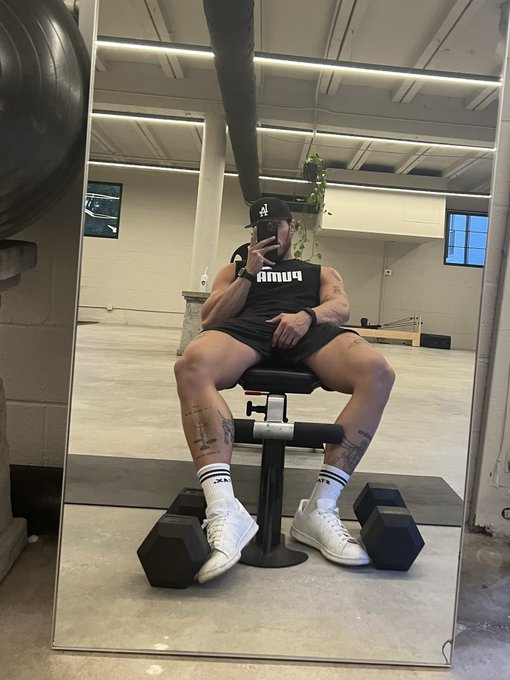 🎱🎱 https://t.co/AT9dAYfFYR<a href="/tag/nyc"class="tags"><span>#nyc</span></a>