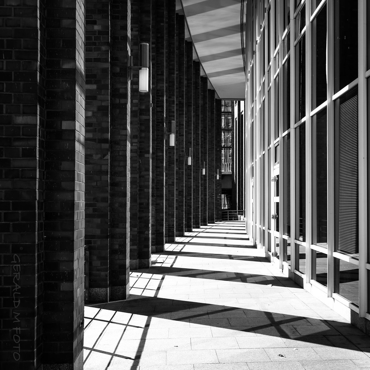 [ Shadows vs. Reflections ] #silhouettes #streetsnaps #35mm #blackandwhitephotography #bnwphotography #streetphotography #Monochrome #urbanphotography #architecturephotography #blackandwhitephoto #minimalphotos #ThePhotoHour #FineArtPhotography #minimalism #urban_addicts #lowkey