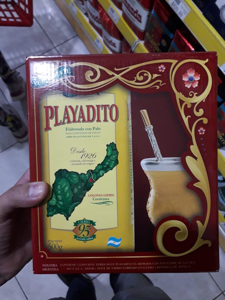 Fileteado's tweet photo. Dos diseños plagiados en envase de @PlayaditoYerba tomados de mi libro de fileteado porteño #playadito #plagio https://t.co/WPCKYhwl7R