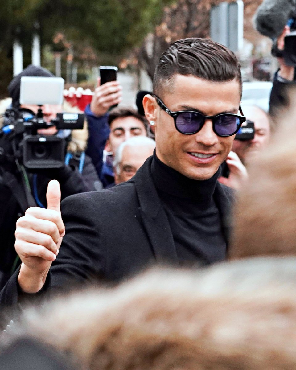 Cristiano Ronaldo é atualmente o desportista mais bem pago do mundo, segundo a <a href="/Forbes/">Forbes</a> 💰

Recebeu cerca de 123M€ no último ano, entre salário, prémios, patrocínios, etc.