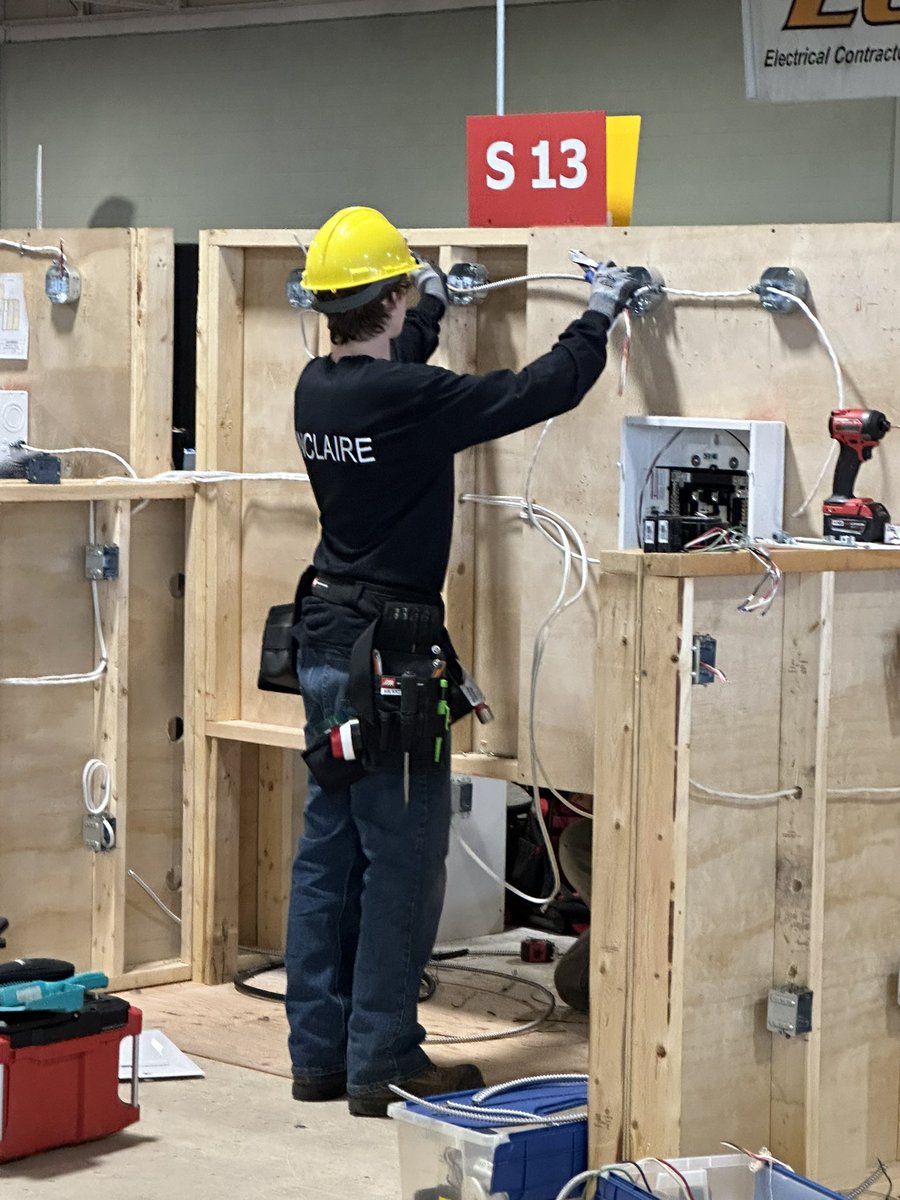 RVeeTee's tweet photo. So proud to witness our @TLDSB students competing at the #2023SkillsOntarioCompetition! #OntarioSkills #TLDSBskills #StartMeUp @TLDSB_Pathways @HuntsvilleHS https://t.co/1JGvrfuSCy