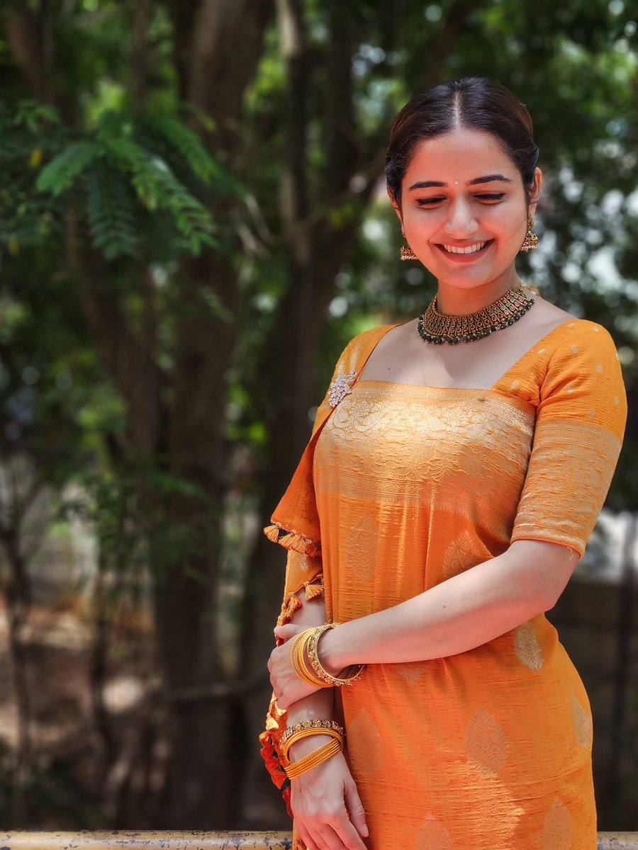 AshikaRanganath's tweet photo. Coorgi saree love 🧡 
#coorgiweddings https://t.co/s7608SPHRR