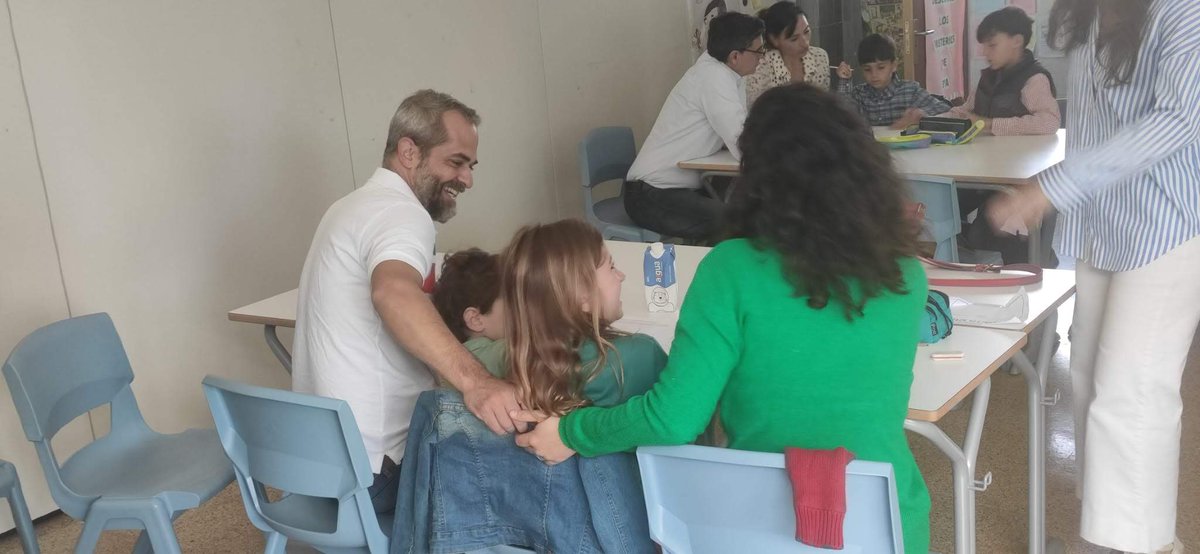 escuelassj's tweet photo. #FemEscola
#PersonesPerAlsAltres
#50Arrupe

#Catequesis #1aComunion
último encuentro de #3EP (profesorado + catequistas + familias)
Las dinámicas nos sirvieron xa saber cómo somos, y los lazos que nos unen, todo ello en un clima de confianza y cariño.

#PersonasParaLosDemas https://t.co/8rzuHjrhsT