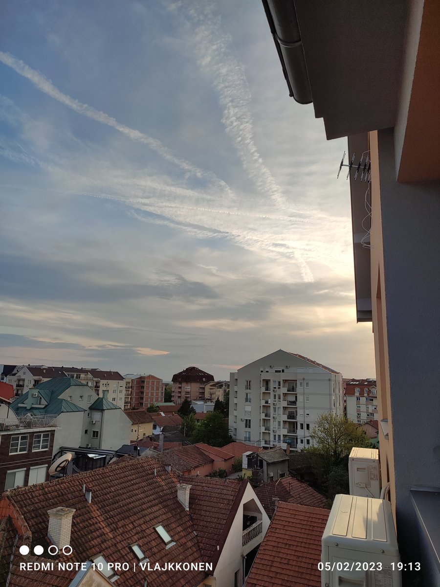 vlajkkonen's tweet photo. @CaptDaedalus Kaze vrli profesor doktor da ima tragova samo ujutro, kad ono evo ih i u pola osam uveče, ha, ha, kada bi se ljudi držali samo onoga što znaju i šta su naučili od pametnijih po školama i fakultetima bilo bi mnogo bolje svima, samo napred i radite svoj posao kao i do sada. https://t.co/cToFfgJpwQ