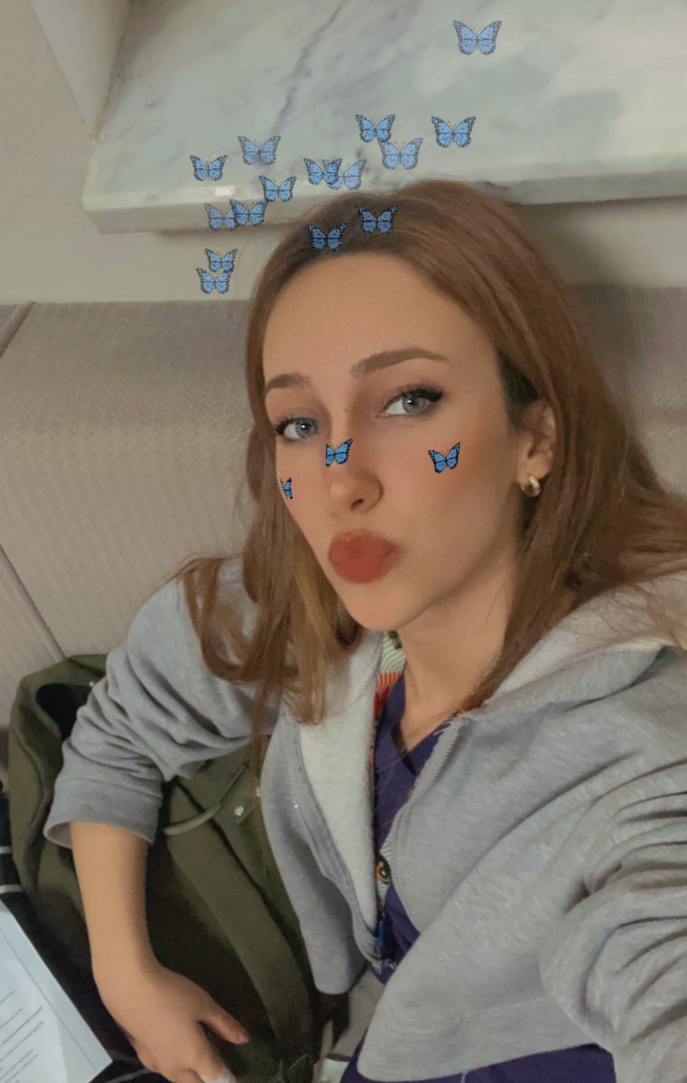 Intern odasında met gala looklarına sallarken 👸💅