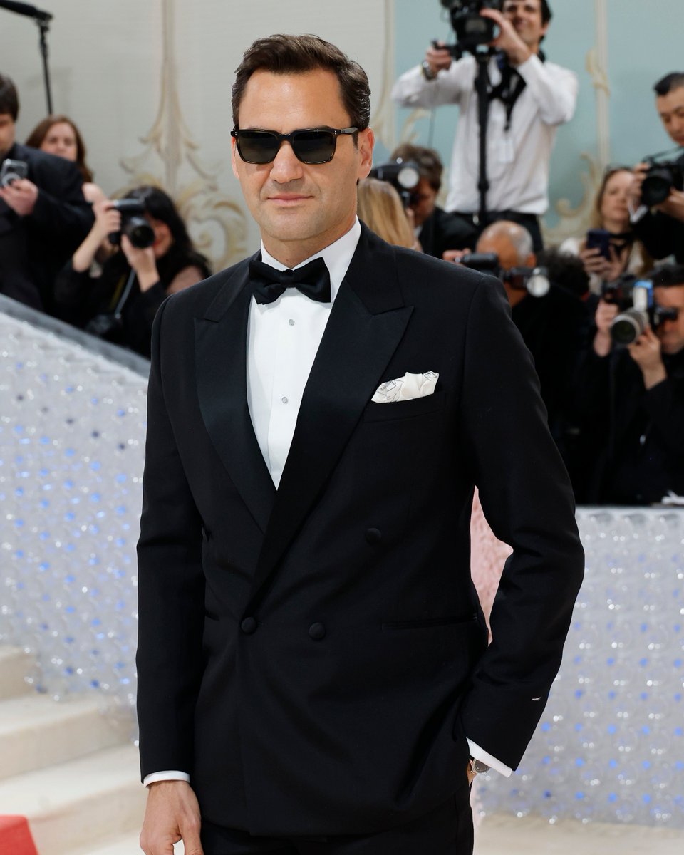 jmgmoron's tweet photo. Lo de Roger Federer es de otro planeta.

El suizo, pese a estar retirado, es el 9º deportista mejor pagado con 95 millones de dólares. TODOS, de contratos de publicidad. No hay ningún deportista en el mundo que se acerque a lo que Roger genera en marcas.

Simplemente, sir Roger. https://t.co/R7oZb8OTlk