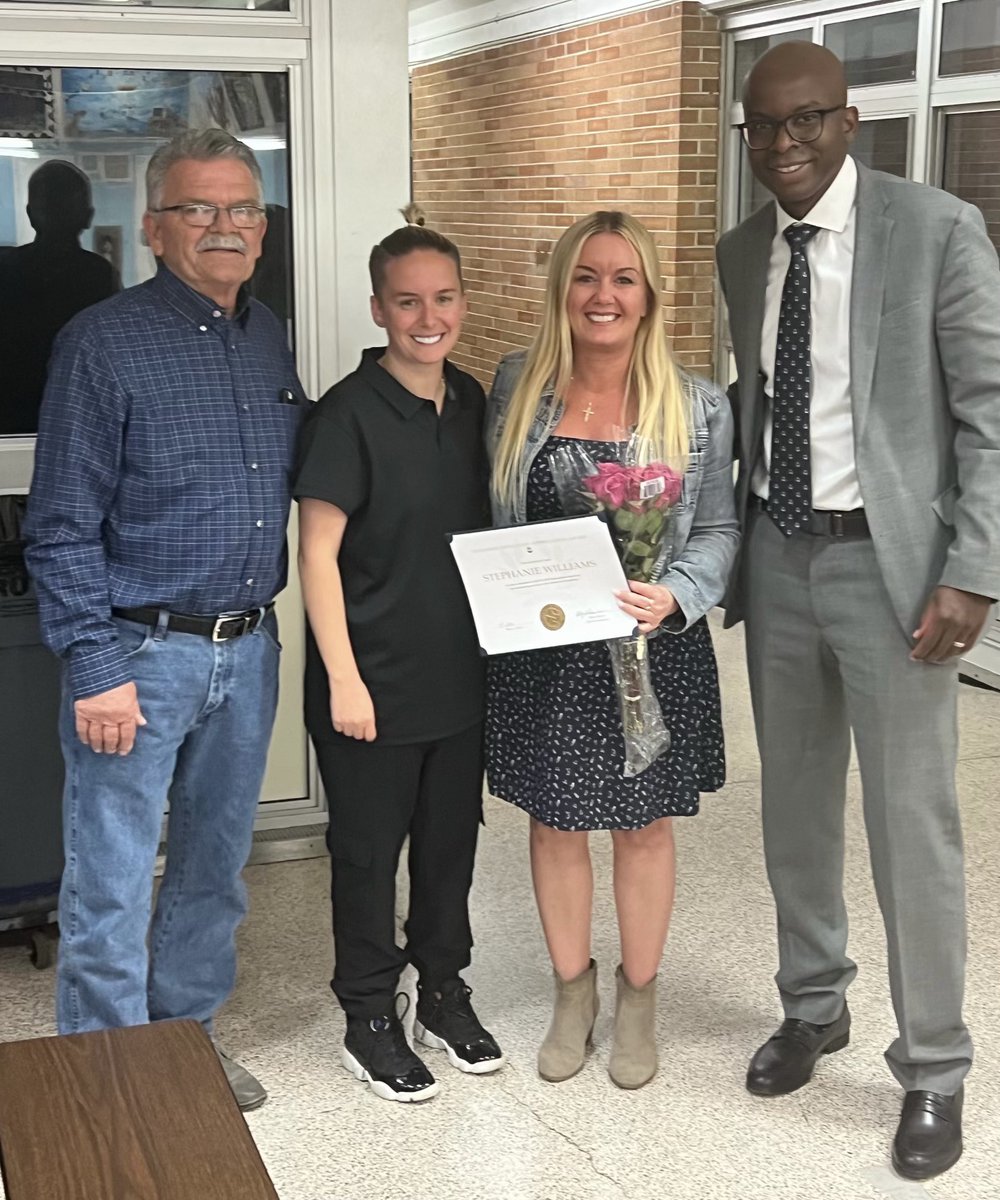 Laura Smith tweet media