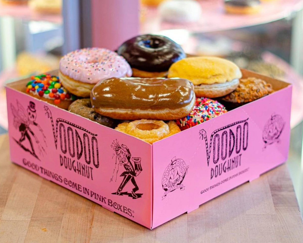 uoeducation's tweet photo. Your favorite networking event is back!! Please join your friends and colleagues at the College of Education’s Doughnuts for Ducks Thursday, May 4th starting at 11:00 a.m. Stop by, grab @VoodooDoughnut and a cup of coffee, and say hi! https://t.co/WyxAWnFSWJ