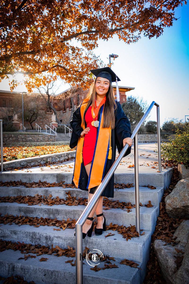 Don’t forget to book your graduation photos with me!! 
Dm for booking