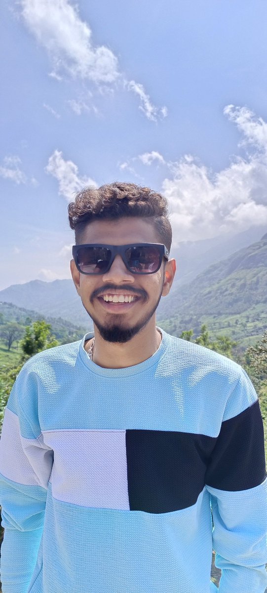 Nowfiljafeer's tweet image. புன்னகையால் இவ்வுலகையே வெல்லலாம்!! 😀💯

#MunnarDiaries