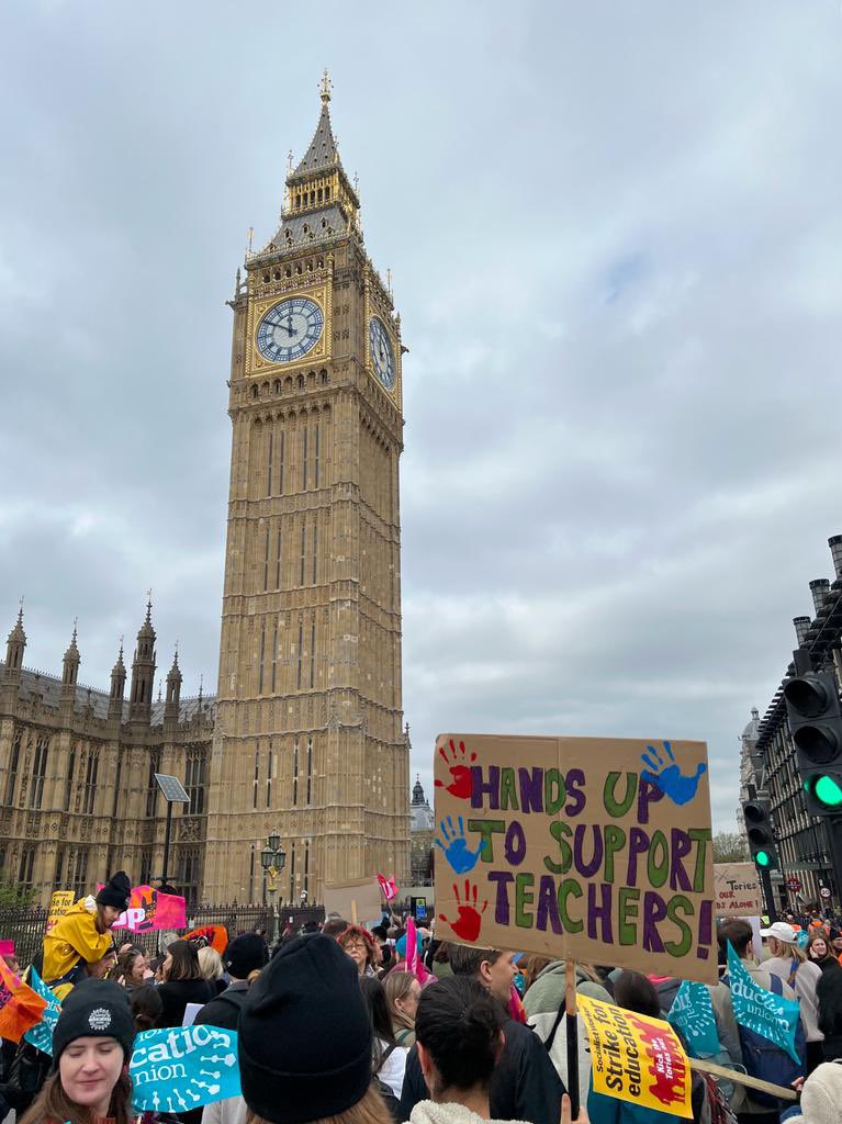 BexleyNEU's tweet photo. The workers united will never be defeated ✊📢 A few highlights from today! A massive thank you to every one who came out to picket lines and the demo and to our @unitetheunion colleagues who supported us from their picket lines! #PayUp #SaveOurSchools #SaveTheNHS @NEUnion https://t.co/a9cj6P40Qa