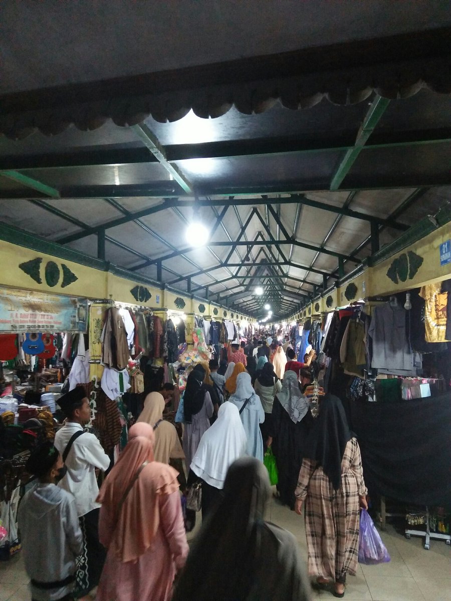 thofieq's tweet photo. Alhamdulillah Barokalloh
Ziarah Makam Mbah Raden Abdulfattah Demak, Mbah Sunan Kalijogo Kadilangu, Mbah Sunan Kudus. https://t.co/3PhAbUiDW2