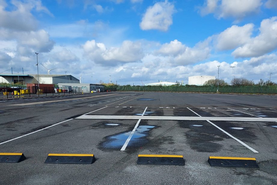 PorttalkUK's tweet photo. A pioneering first for the haulier advocating for safe and clean rest areas - @GoldstarTLTD opens the doors on its new truck stop.
Read more: https://t.co/WB8NG7r7DN
#BetterBreaks #GoldstarTruckStop #HGVParking #Tilbury #DriverWellbeing https://t.co/6fHpuin6xT