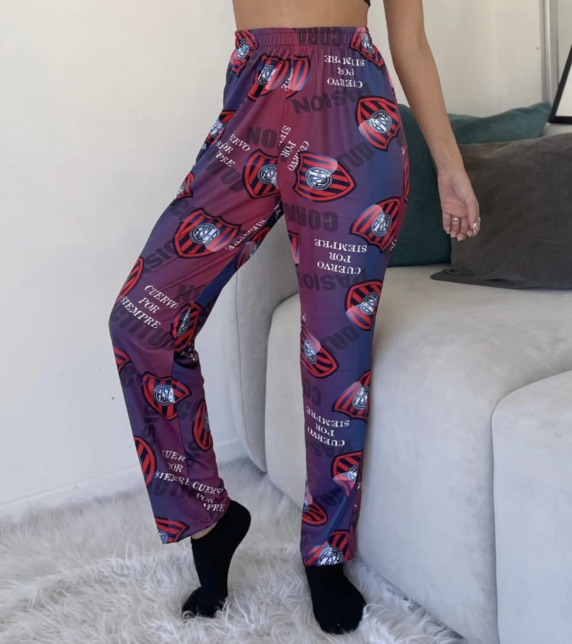 MarciaTocco's tweet photo. Llamado a mi twitter futbolero. Acabo de traer a mi emprendimiento pantaloncitos de clubes, unisex, hasta talle 52 de pantalón. De independiente también hay pero no entraba en la foto…. 
Mi dm los recibirá con gusto 🙆🏽‍♀️ https://t.co/58SsdLCTSV